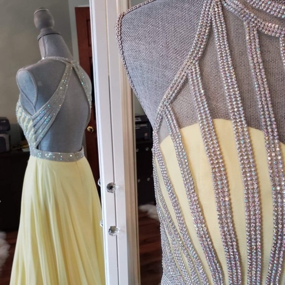 💥2 Day Sale💥 NWT Buttercup Open Back Stunning Gala Gown TTNY - Picture 3 of 6